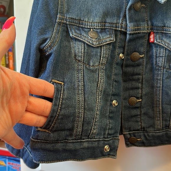 Never worn Levi jacket - Picture 6 of 6